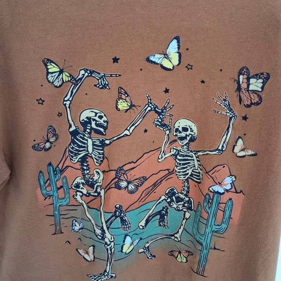 Social Scene western motif Women's T-Shirt Size XS Butterfly Skeletons Tee - Picture 2 of 7